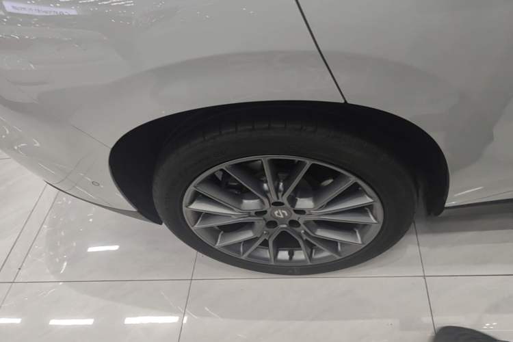 Used Leapmotor C10 2026 605 LiDAR Version Right Rear Wheel Hub