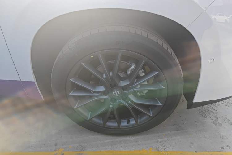 Used Leapmotor C10 2026 210 LiDAR Version Right Front Wheel Hub
