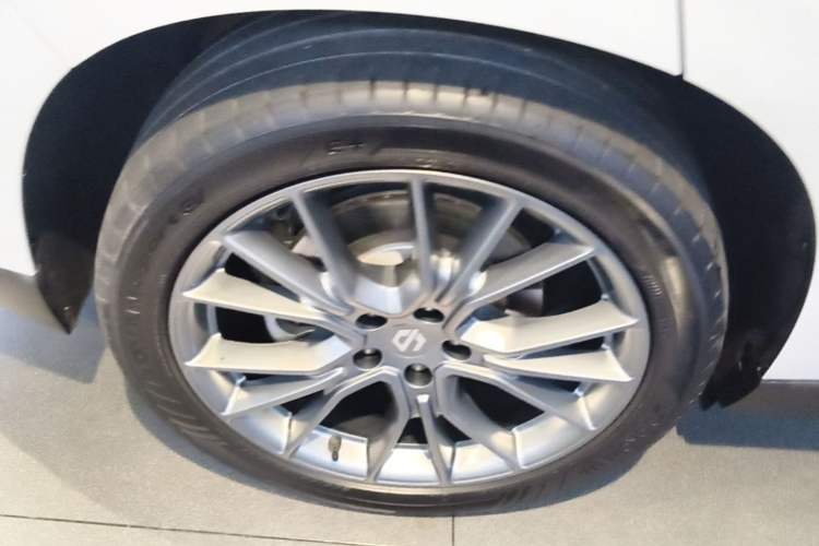 Used Leapmotor C10 2026 605 LiDAR Version Right Rear Wheel Hub