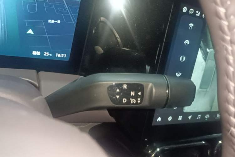 Used Leapmotor C11 2021 Luxury Edition Gear Lever