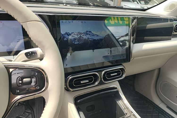 Used Leapmotor C11 2021 Executive Edition 610 Center Console