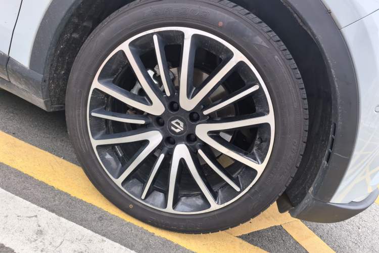 Used Leapmotor C11 2021 Luxury Edition Right Front Wheel Hub