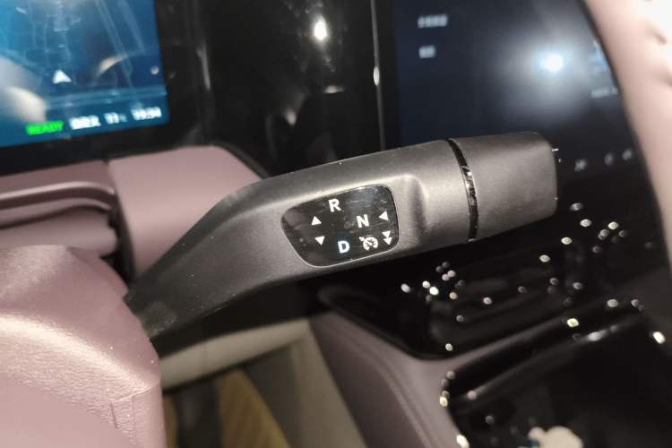Used Leapmotor C11 2021 Luxury Edition Gear Lever