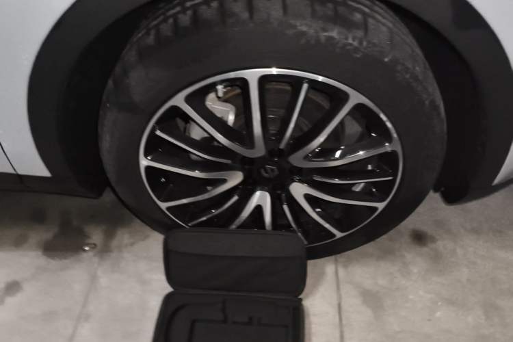 Used Leapmotor C11 2021 Revised Version Luxury Edition Right Front Wheel Hub