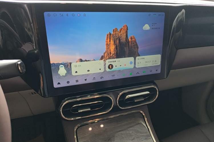 Used Leapmotor C11 2021 Revised Version Luxury Edition Audio And AC Panel