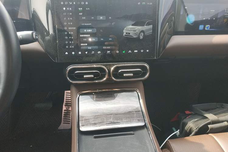 Used Leapmotor C11 2021 Performance Edition Audio And AC Panel