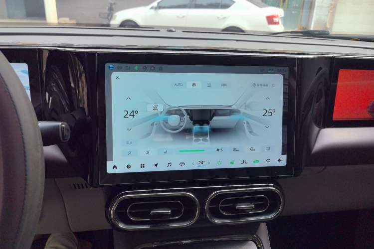 Used Leapmotor C11 2021 Revised Version Luxury Edition Audio And AC Panel