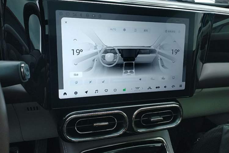 Used Leapmotor C11 2021 Luxury Edition Audio And AC Panel