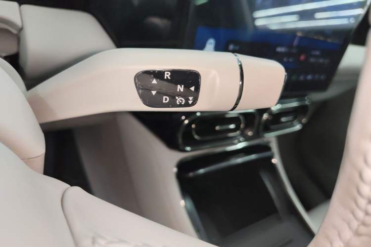 Used Leapmotor C11 2021 Luxury Edition Gear Lever