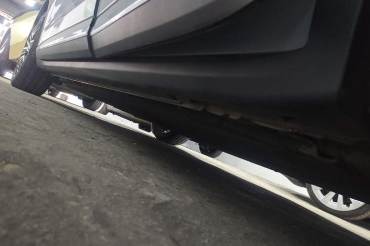 Used Leapmotor C11 2021 Deluxe Edition Left Side Sill
