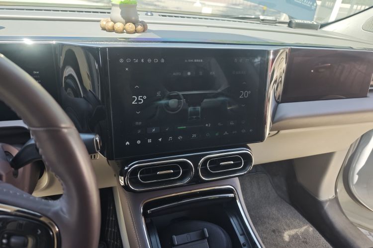 Used Leapmotor C11 2021 Executive Edition 610 Audio And AC Panel