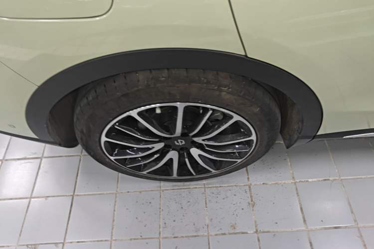 Used Leapmotor C11 2021 Revised Version Luxury Edition Right Rear Wheel Hub