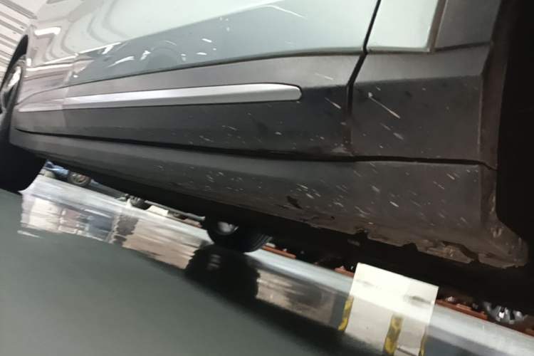 Used Leapmotor C11 2021 Deluxe Edition Right Side Sill