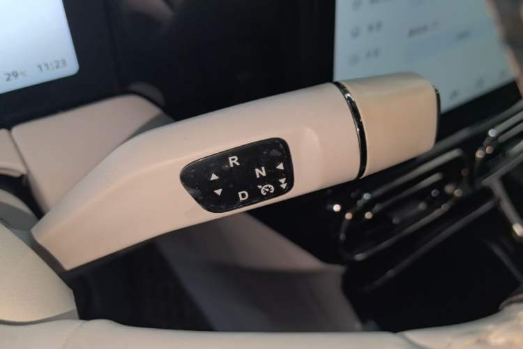 Used Leapmotor C11 2021 Executive Edition 610 Gear Lever
