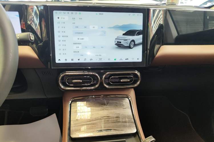 Used Leapmotor C11 2021 Revised Version Luxury Edition Audio And AC Panel