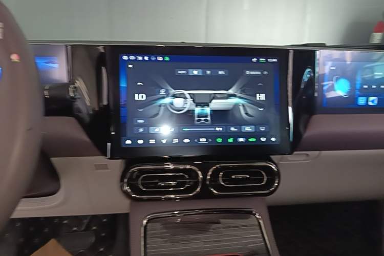 Used Leapmotor C11 2021 Luxury Edition Audio And AC Panel