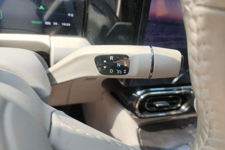 Used Leapmotor C11 2021 Luxury Edition Gear Lever