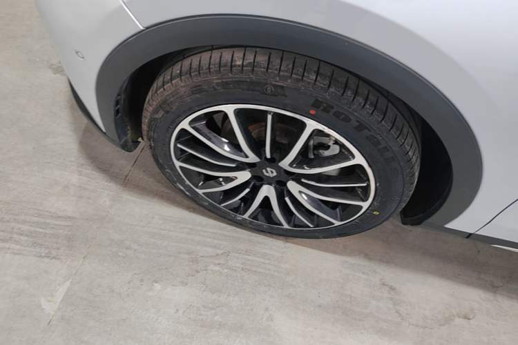 Used Leapmotor C11 2021 Zhixing Edition 510 Left Front Wheel Hub