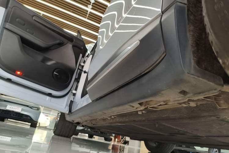 Used Leapmotor C11 2021 Performance Edition Left Side Sill