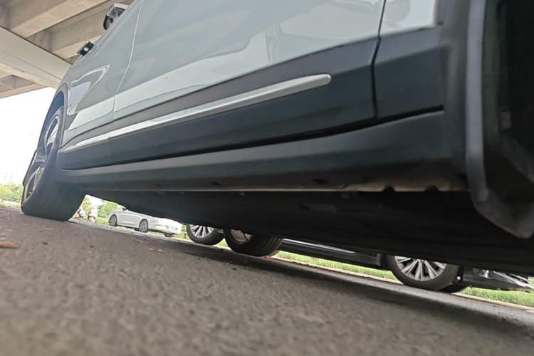Used Leapmotor C11 2021 Deluxe Edition Right Side Sill