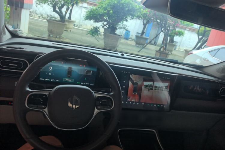 Used Leapmotor C11 2023 Range-Extended 180 Comfort Edition Center Console