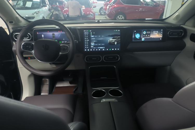 Used Leapmotor C11 2023 Range-Extended 200 Comfort Edition Center Console