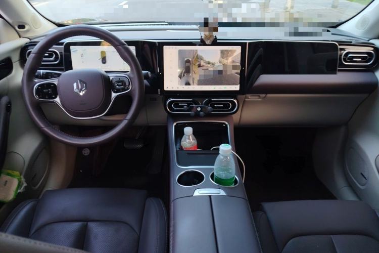 Used Leapmotor C11 2023 Range-Extended 300 Comfort Edition Center Console