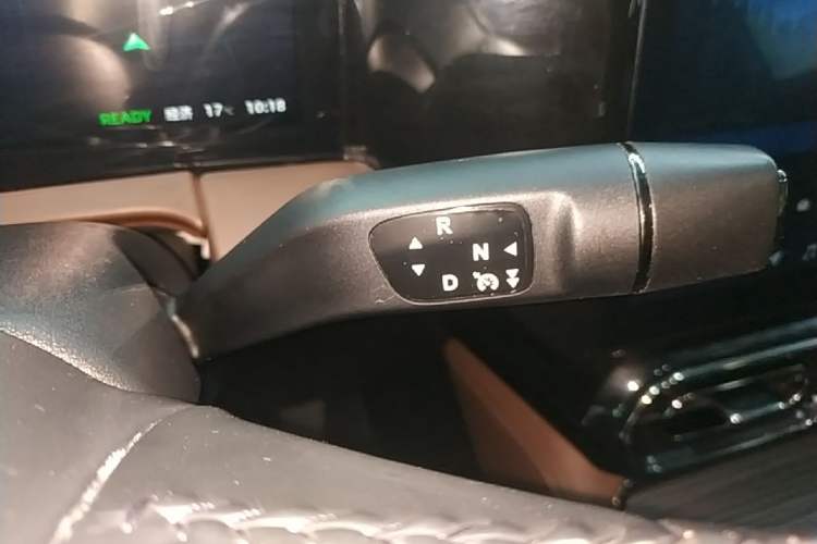 Used Leapmotor C11 2023 Pure Electric 500 Smart Edition Gear Lever