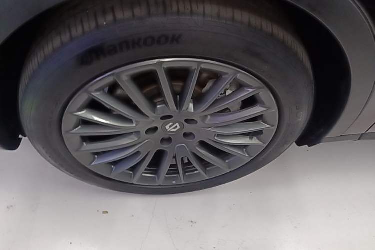 Used Leapmotor C11 2023 Pure Electric 500 Comfort Edition Left Front Wheel Hub