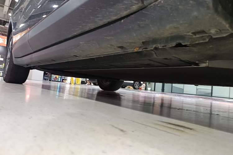 Used Leapmotor C11 2023 Range-Extended 180 Comfort Edition Right Side Sill