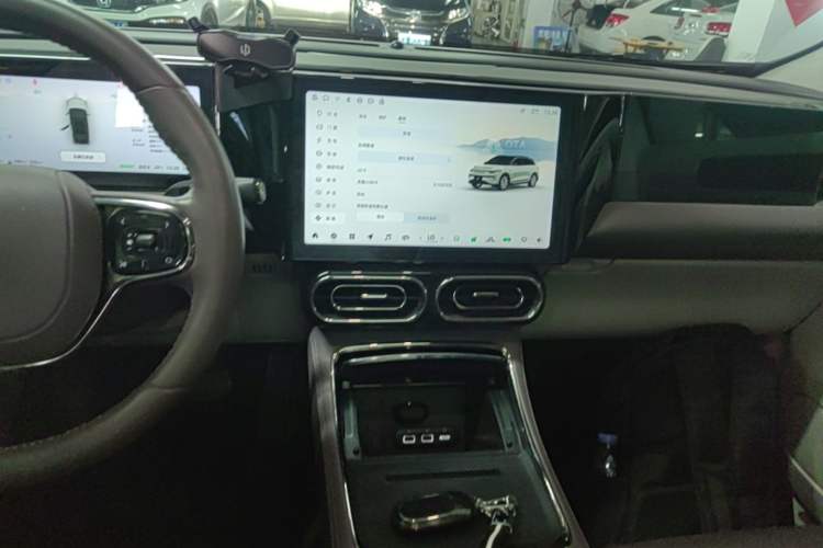 Used Leapmotor C11 2023 Range-Extended 285 Smart Enjoyment Edition Audio And AC Panel