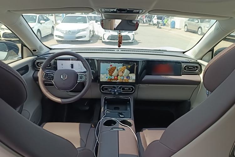 Used Leapmotor C11 2023 Range-Extended 300 Smart Enjoyment Edition Center Console