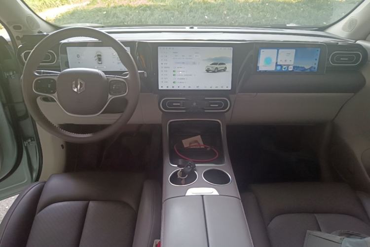 Used Leapmotor C11 2023 Pure Electric 500 Comfort Edition Center Console