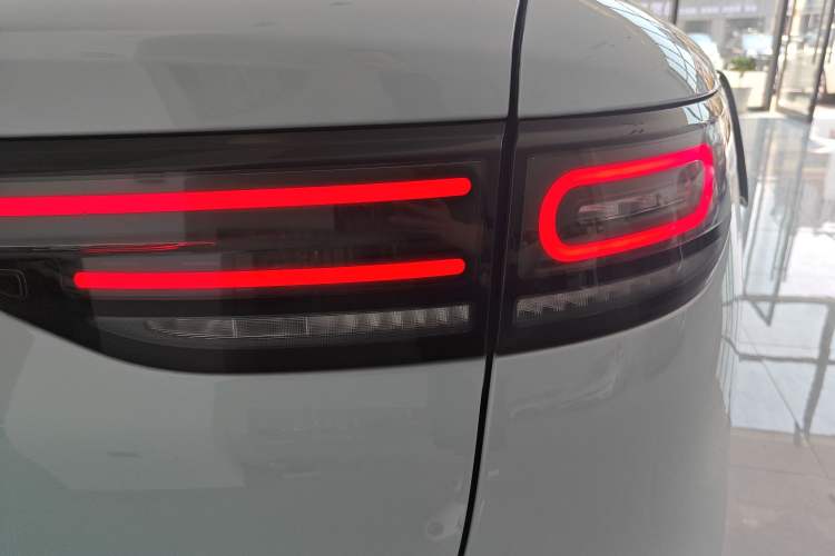 Used Leapmotor C11 2023 Range-Extended 300 Comfort Edition Right Rear Taillight