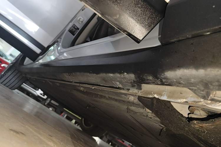 Used Leapmotor C11 2023 Pure Electric 500 Smart Edition Right Side Sill