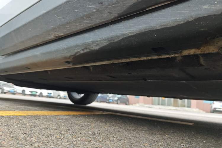 Used Leapmotor C11 2023 Range-Extended 180 Comfort Edition Right Side Sill