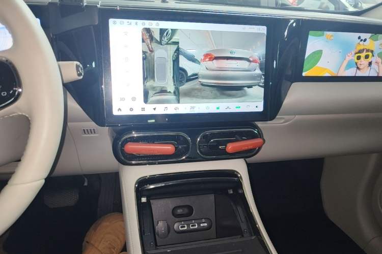 Used Leapmotor C11 2023 Range-Extended 285 Smart Enjoyment Edition Audio And AC Panel