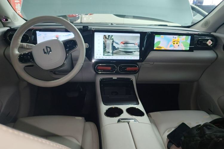 Used Leapmotor C11 2023 Range-Extended 285 Smart Enjoyment Edition Center Console
