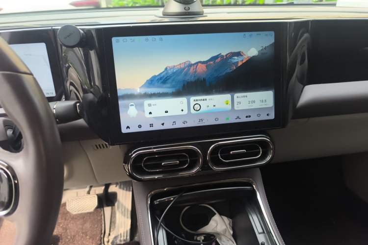 Used Leapmotor C11 2023 Pure Electric 580 All-Wheel-Drive Performance Edition Audio And AC Panel