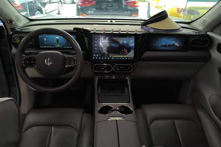 Used Leapmotor C11 2023 Range-Extended 285 Smart Enjoyment Edition Center Console