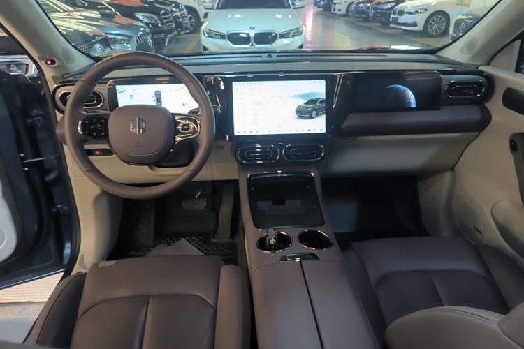 Used Leapmotor C11 2023 Pure Electric 500 Smart Edition Center Console
