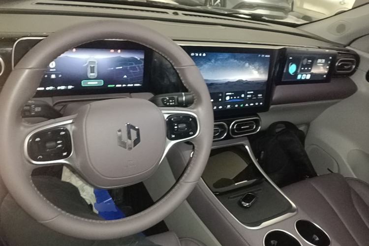 Used Leapmotor C11 2023 Range-Extended 180 Comfort Edition Center Console