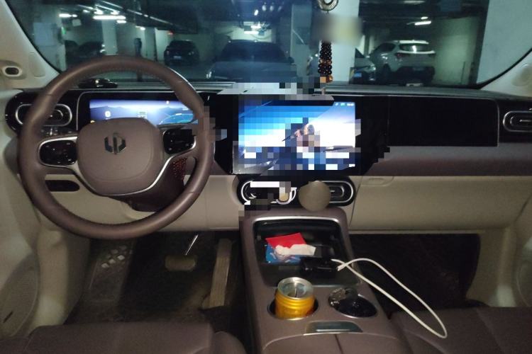 Used Leapmotor C11 2023 Extended-Range 285 Comfort Edition Center Console