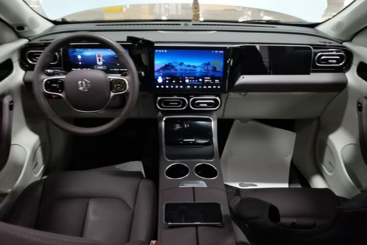 Used Leapmotor C11 2023 Range-Extended 200 Comfort Edition Center Console