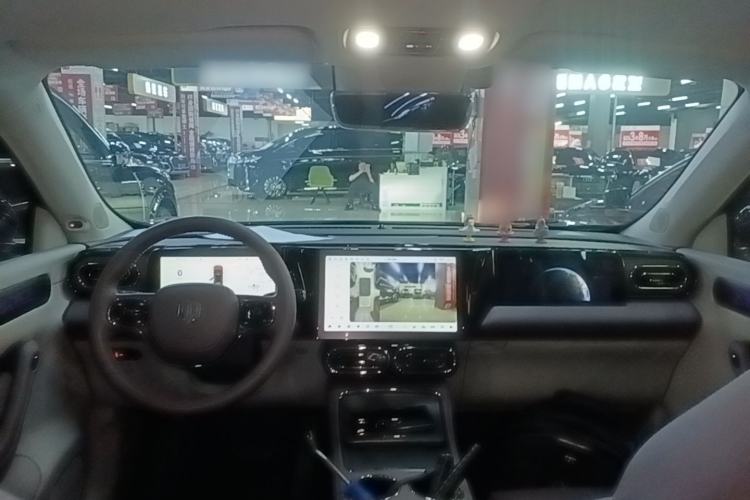 Used Leapmotor C11 2023 Pure Electric 500 Smart Edition Center Console