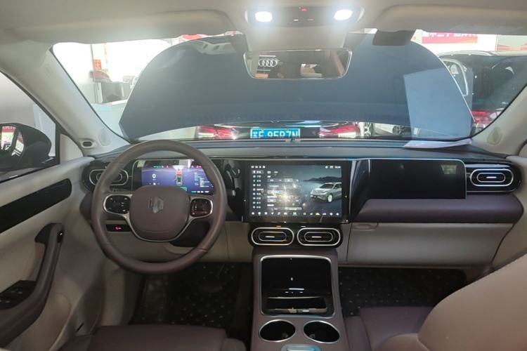 Used Leapmotor C11 2023 Extended-Range 285 Comfort Edition Center Console