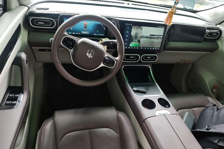 Used Leapmotor C11 2023 Range-Extended 180 Comfort Edition Center Console
