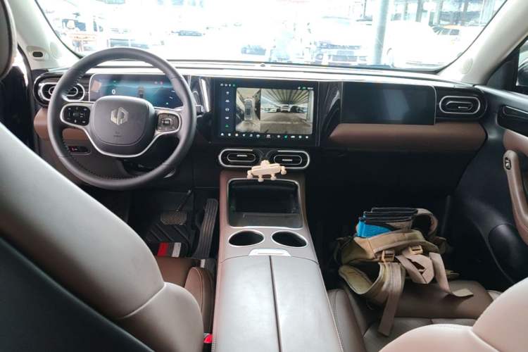 Used Leapmotor C11 2023 Range-Extended 180 Comfort Edition Center Console