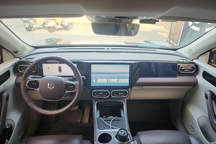 Used Leapmotor C11 2023 Extended-Range 285 Comfort Edition Center Console