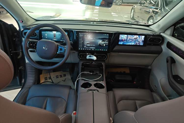 Used Leapmotor C11 2023 Range-Extended 285 Smart Enjoyment Edition Center Console